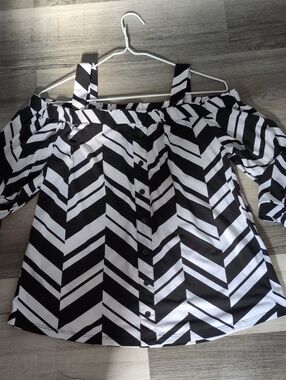 Ricki's Black & White Chevron Off-Shoulder Button-Front Top